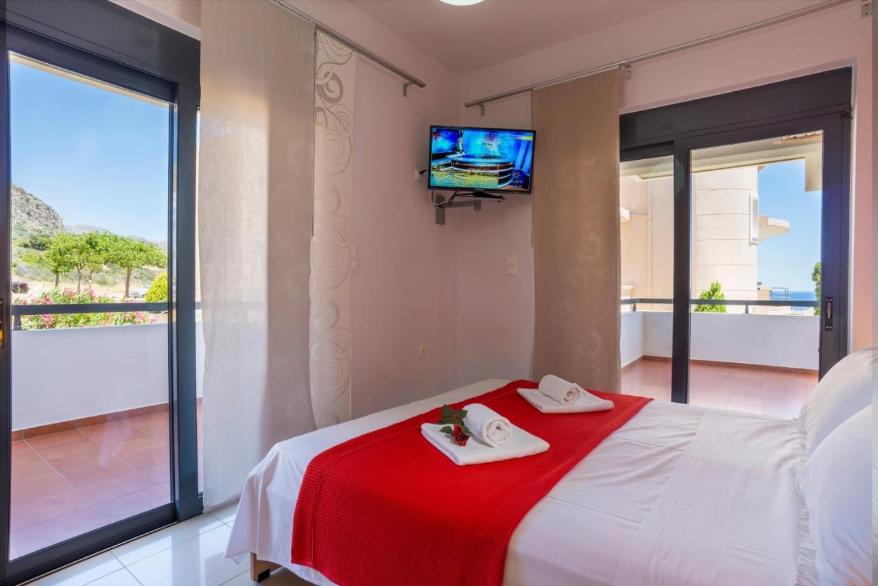 Caravella Luxury Apartments Palaiochora Luaran gambar