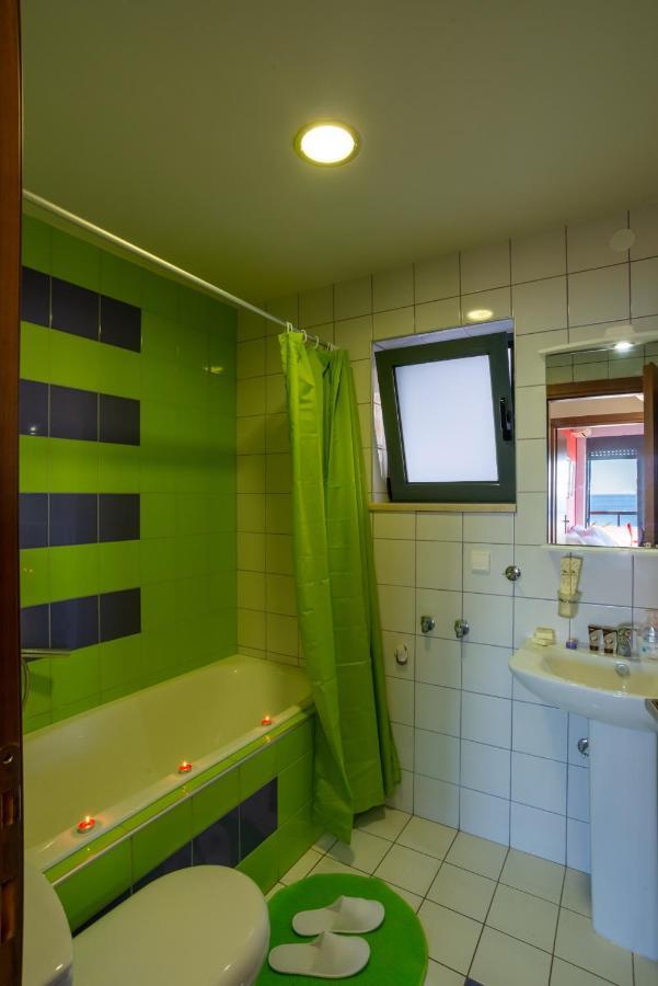 Caravella Luxury Apartments Palaiochora Luaran gambar
