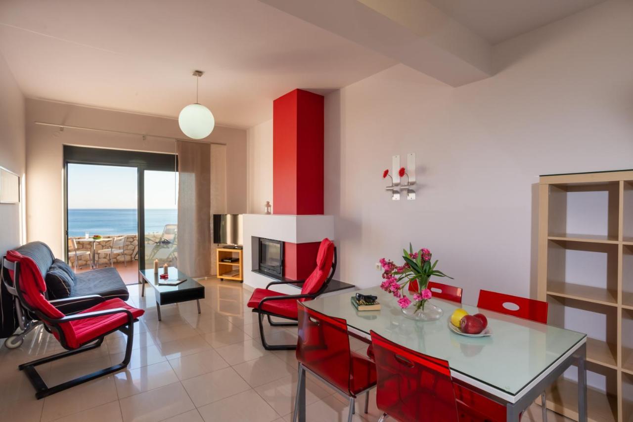 Caravella Luxury Apartments Palaiochora Luaran gambar