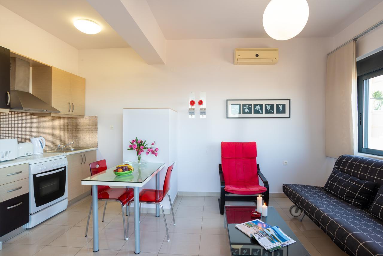 Caravella Luxury Apartments Palaiochora Luaran gambar